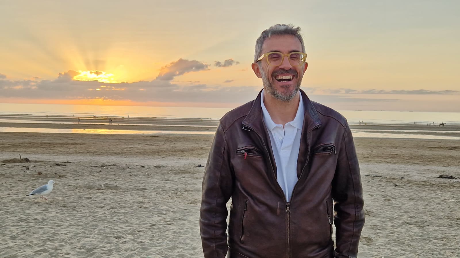 Riccardo sulla spiaggia di Deauville al tramonto